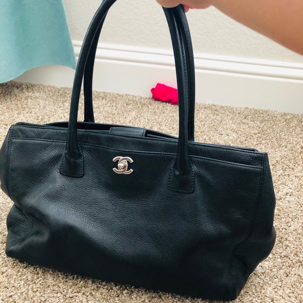 💯 authetic Chanel tote